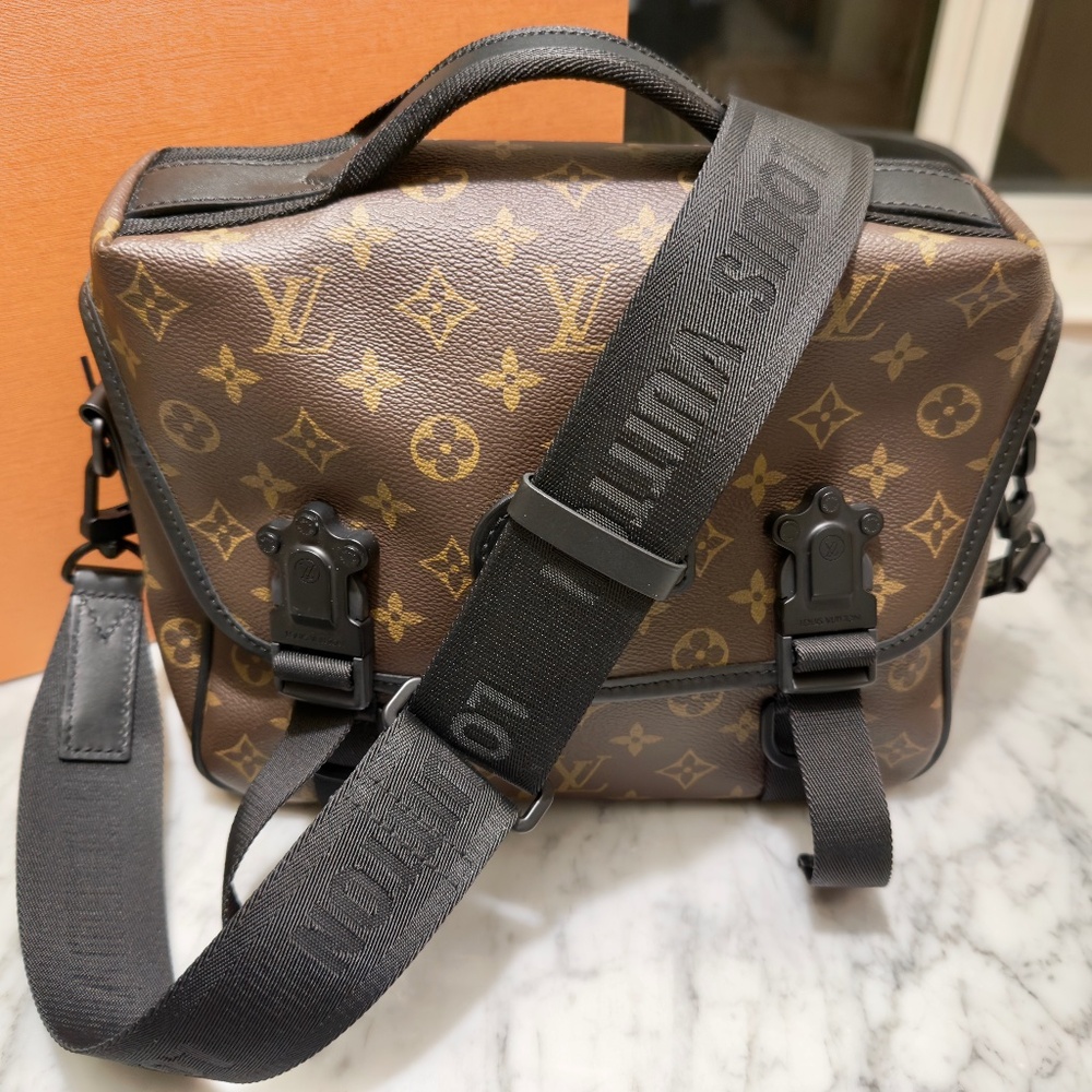 AUTHENTIC Louis Vuitton Trail Messenger Monogram Macassar M46972 MSRP $3,400